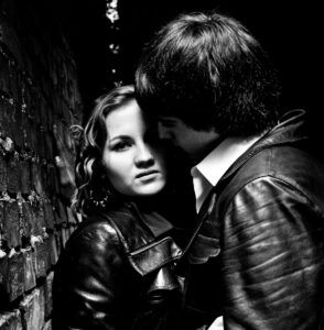 What Makes a Relationship Toxic: Recognizing and Overcoming Emotional Damage