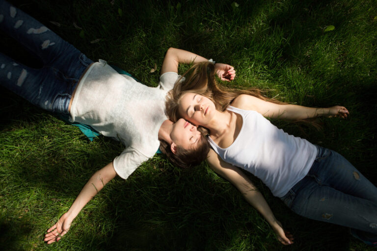 Deepening Connection in Relationships: Secrets to Emotional Intimacy and Lasting Bonds